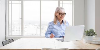 Videoberatung_Frau-am-Laptop